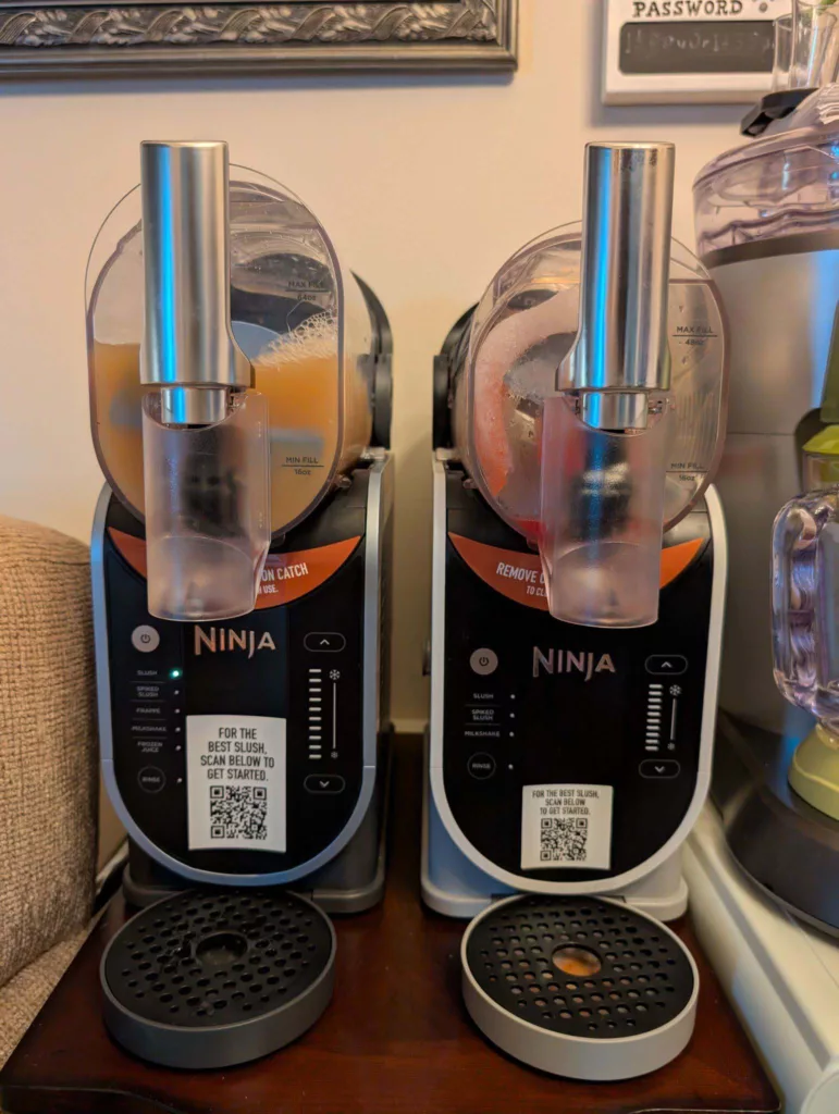 Side by side comparison of the two Ninja SLUSHi models - the FS300 and the FS301.